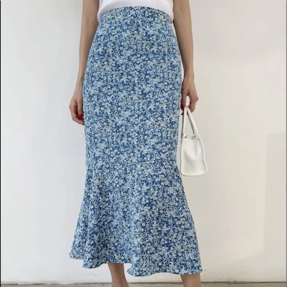 DAZY Ditsy Floral Ruffle Hem Skirt